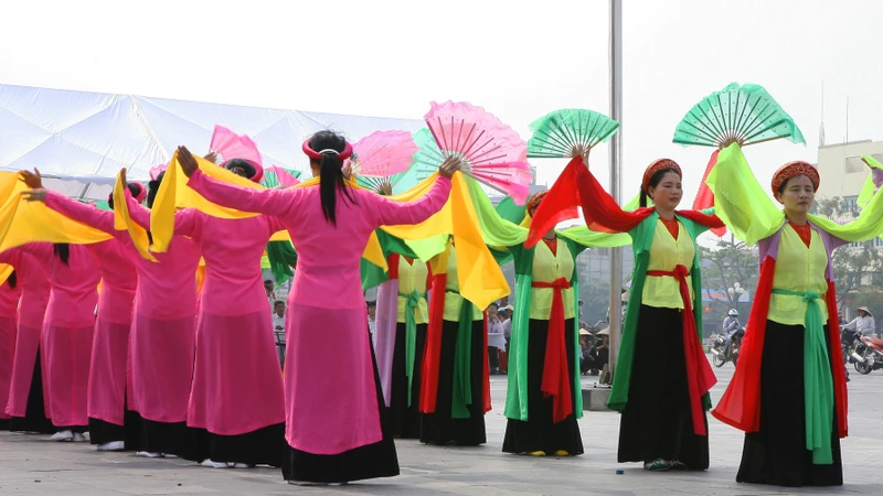 Điệu múa giáo cờ giáo quạt làng Giắng, xã Đông Tân (huyện Đông Hưng, tỉnh Thái Bình) hiện còn bảo tồn được 36 cấp múa.