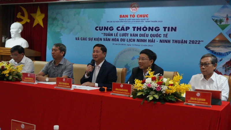 Lãnh đạo tỉnh Ninh Thuận trao đổi thông tin về Tuần lễ hội.