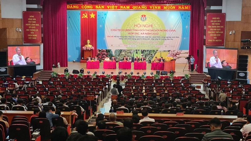 Hội nghị Chủ tịch Ủy ban nhân dân tỉnh Đắk Nông đối thoại với nông dân, hợp tác xã năm 2022.