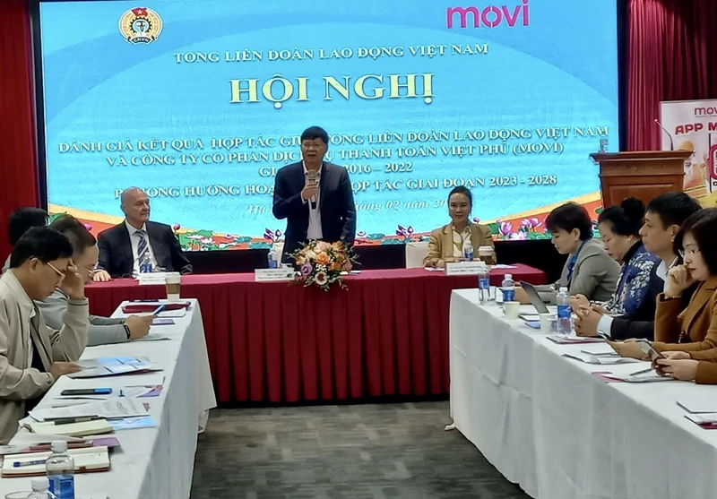 Phó Chủ tịch Tổng Liên đoàn lao động Việt Nam Phan Văn Anh phát biểu tại Hội nghị. 