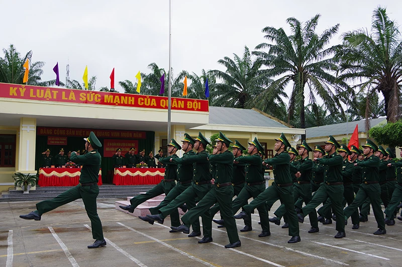 Duyệt đội ngũ tại buổi Lễ ra quân huấn luyện, khai mạc khóa huấn luyện chiến sĩ mới năm 2023 và phát động đợt thi đua cao điểm.