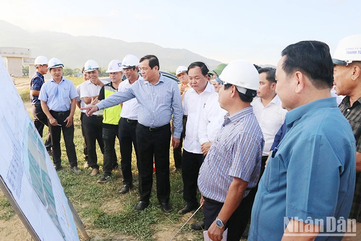 Bí thư Tỉnh ủy Phan Việt Cường kiểm tra tiến độ thi công các công trình trọng điểm của tỉnh.
