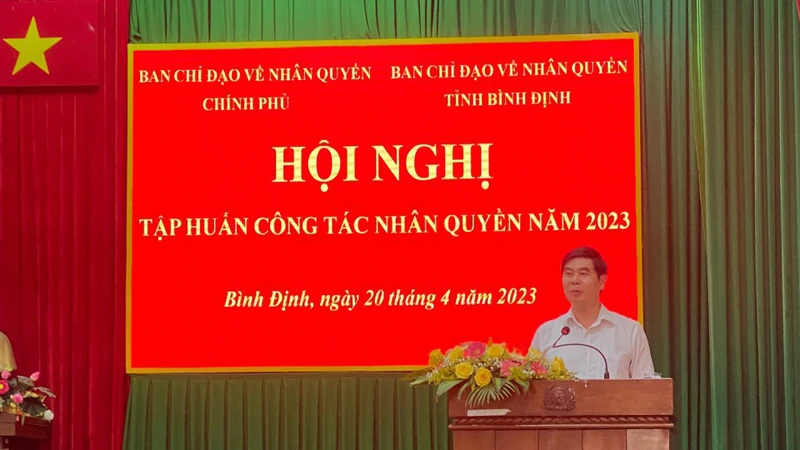 Đồng chí Lâm Hải Giang, Phó Chủ tịch UBND tỉnh Bình Định phát biểu tại hội nghị.