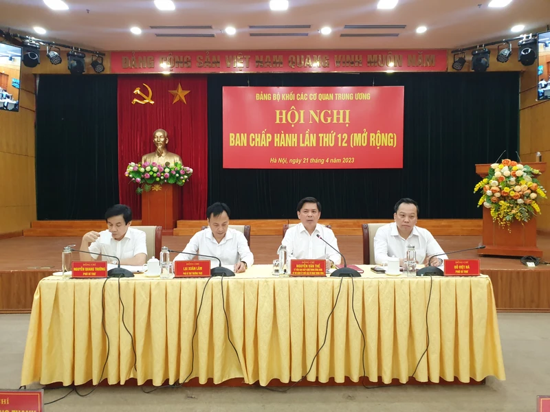 Đồng chí Nguyễn Văn Thể, Ủy viên Trung ương Đảng, Bí thư Đảng ủy Khối điều hành hội nghị.