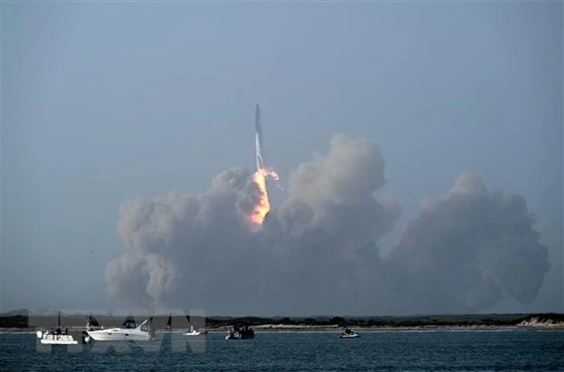Tàu vũ trụ Starship thế hệ mới được phóng từ Sân bay vũ trụ Starbase của SpaceX ở Boca Chica, bang Texas, Mỹ. (Ảnh: AFP/TTXVN)
