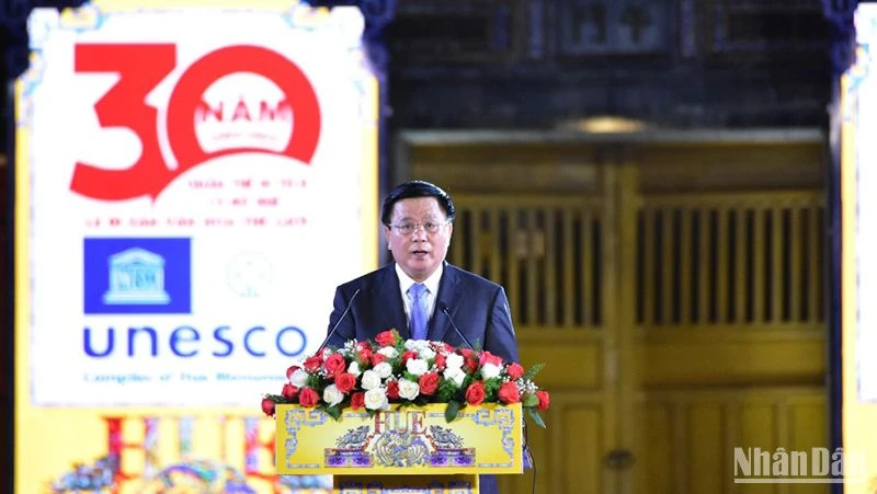 Ủy viên Bộ Chính trị, Giám đốc Học viện Chính trị quốc gia Hồ Chí Minh, Chủ tịch Hội đồng lý luận Trung ương Nguyễn Xuân Thắng phát biểu tại lễ kỷ niệm.
