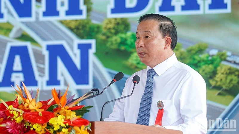 Chủ tịch Ủy ban nhân dân tỉnh Long An Nguyễn Văn Út phát biểu tại lễ động thổ.