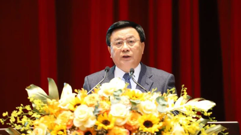 GS.TS Nguyễn Xuân Thắng, Ủy viên Bộ Chính trị, Chủ tịch Hội đồng Lý luận Trung ương, Giám đốc Học viện Chính trị quốc gia Hồ Chí Minh phát biểu tại Hội thảo.