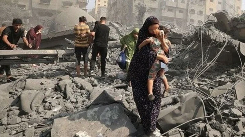 Cảnh đổ nát sau các vụ không kích của Israel tại Dải Gaza, ngày 29/12/2023. (Ảnh: IRNA/TTXVN)