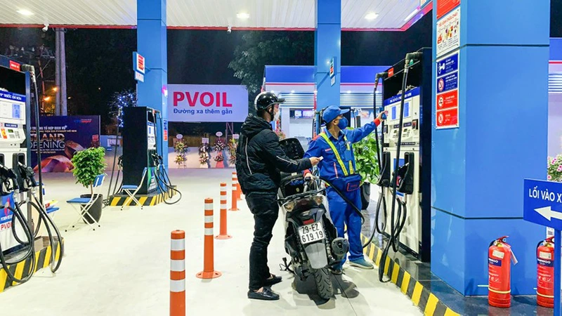 Một điểm bán xăng của PVOil. (Ảnh: Vietnam+)