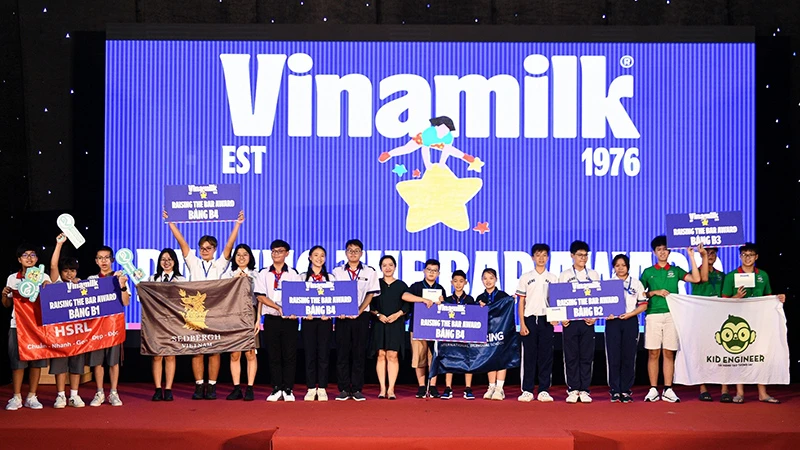 Các đội thi đạt giải “Raising the bar” của Vinamilk. Ảnh: Vi Nam