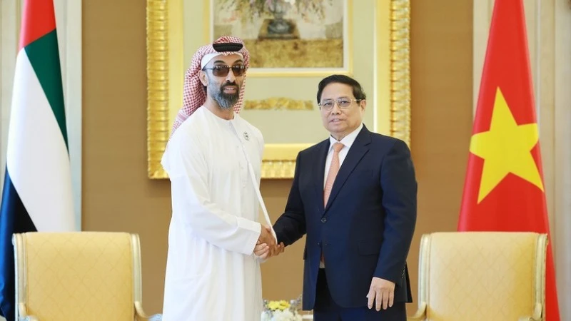 Thủ tướng Phạm Minh Chính tiếp Cố vấn an ninh quốc gia, Phó Toàn quyền Abu Dhabi Sheikh Tahnoun Bin Zayed Al Nahyan. (Ảnh: TTXVN)