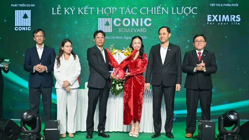 Lễ ký kết hợp tác giữa Công ty Cổ phần xây dựng đầu tư và phát triển Lĩnh Phong và Công ty Cổ phần bất động sản Eximrs.