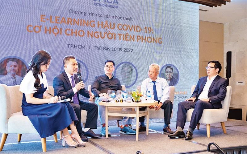 Tọa đàm "E-learning hậu Covid-19: Cơ hội cho người tiên phong" do Tổ hợp Công nghệ Giáo dục TOPICA tổ chức tại Thành phố Hồ Chí Minh. 