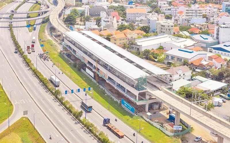 Thành phố Hồ Chí Minh khẩn trương thi công tuyến Metro Bến Thành - Suối Tiên, vận hành vào cuối năm 2023. (Ảnh Quý Hiền) 