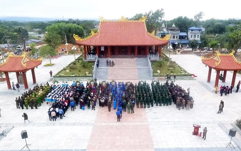 Khu di tích 60 liệt sĩ thanh niên xung phong Ðại đội 915 ở phường Gia Sàng, thành phố Thái Nguyên là địa chỉ đỏ giáo dục truyền thống cách mạng. 