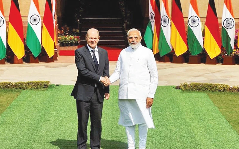 Thủ tướng Ðức Olaf Scholz và người đồng cấp Ấn Ðộ Narendra Modi. (Ảnh REUTERS) 