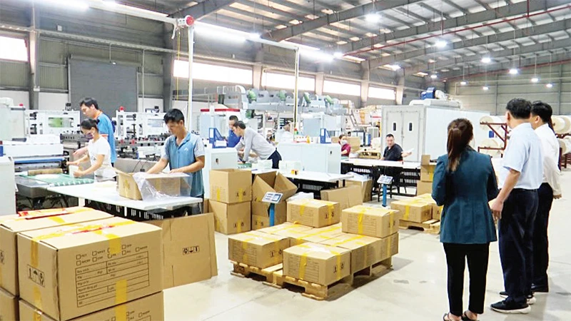 Một cơ sở sản xuất, kinh doanh ở Bắc Ninh phục hồi nhờ được giảm thuế và lãi suất. 