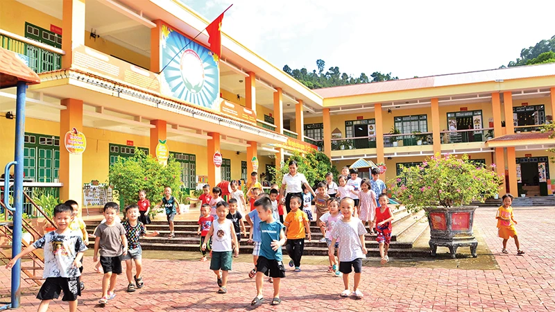 Trường mầm non Bình Minh, huyện Bảo Thắng được đưa vào sử dụng trước thời hạn hợp đồng xây dựng gần hai tháng, kịp phục vụ khai giảng năm học mới 2023-2024. 