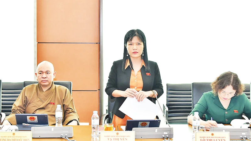 Ðại biểu Quốc hội Tạ Thị Yên (đoàn Ðiện Biên) phát biểu thảo luận về Dự thảo Luật Thủ đô (sửa đổi). 