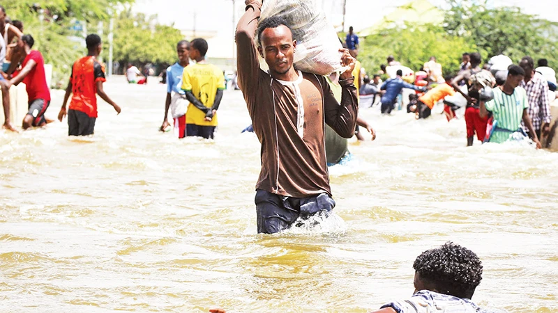 Lũ lụt khiến khoảng 30.000 người phải đi lánh nạn ở Somalia. 