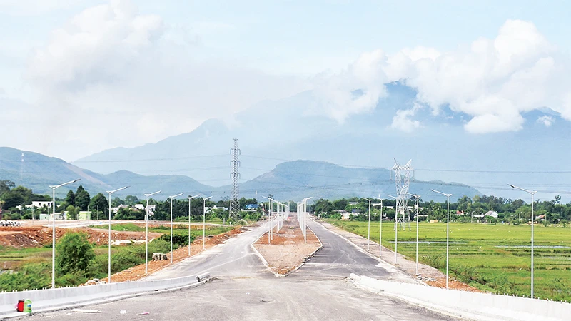 Ðường vành đai phía tây thành phố Ðà Nẵng đang dần hoàn thiện.