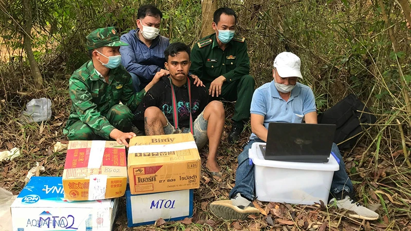 Lực lượng Bộ đội Biên phòng tỉnh Quảng Trị bắt giữ đối tượng cùng tang vật 200.000 viên ma túy tổng hợp. 