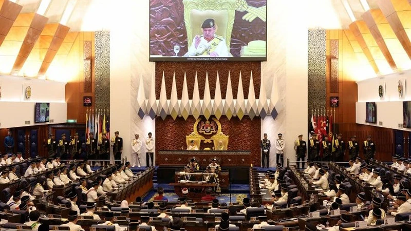 Quốc vương Sultan Ibrahim phát biểu tại Quốc hội Malaysia. (Ảnh Bernama) 