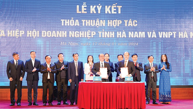 VNPT Hà Nam và Hiệp hội Doanh nghiệp tỉnh ký kết Thỏa thuận hợp tác hỗ trợ chuyển đổi số doanh nghiệp. 