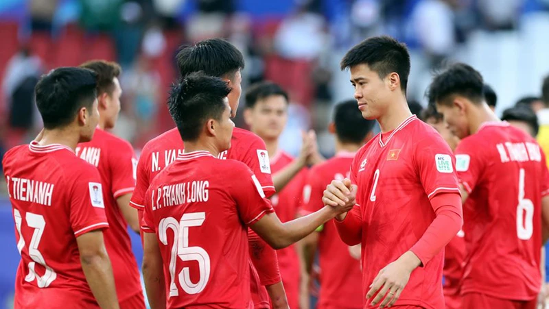 Bên cạnh các cầu thủ kỳ cựu làm nòng cốt, đội tuyển Việt Nam đã có thêm những gương mặt mới. (Ảnh VFF) 