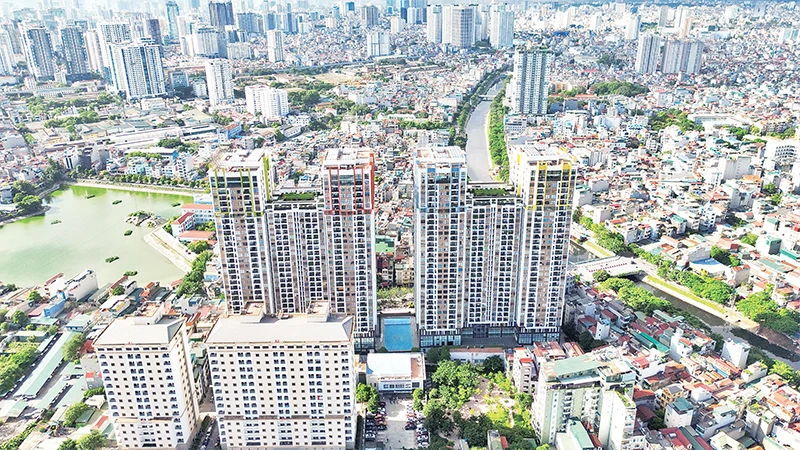 Nhiều khu chung cư tại Hà Nội thiết lập mức giá mới sau "cơn sốt" đầu năm 2024. (Ảnh MỸ HÀ) 