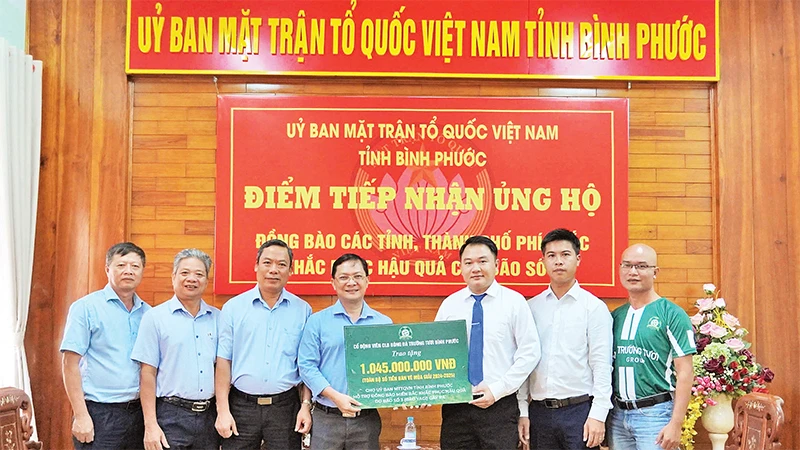 Câu lạc bộ bóng đá Trường Tươi Bình Phước tặng toàn bộ số tiền bán vé mùa giải 2024-2025 giúp đồng bào miền bắc khắc phục hậu quả do bão số 3 gây ra. 