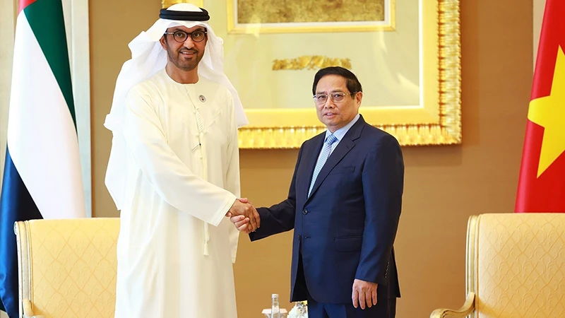 Thủ tướng Phạm Minh Chính tiếp Bộ trưởng Công nghiệp và Công nghệ cao UAE, CEO Tập đoàn Dầu khí Quốc gia Abu Dhabi (ADNOC) Sultan bin Ahmed Al Jaber. (Ảnh TTXVN) 