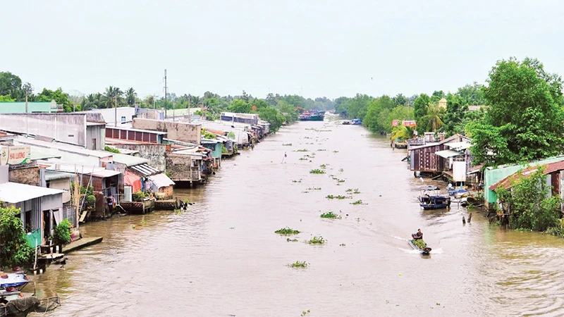 Việc có giải pháp bảo vệ bờ sông, bờ biển là hết sức quan trọng để bảo đảm an toàn đời sống, sản xuất của người dân. Trong ảnh: Một đoạn sông trên địa bàn tỉnh Hậu Giang. 