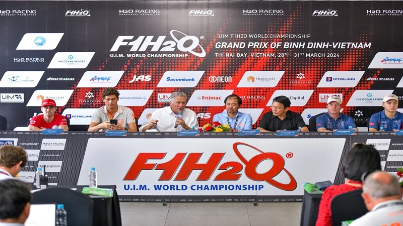 Ban tổ chức trao đổi thông tin về Giải đua vô địch thế giới thuyền máy nhà nghề UIM F1H2O World Championship với báo chí, truyền thông.