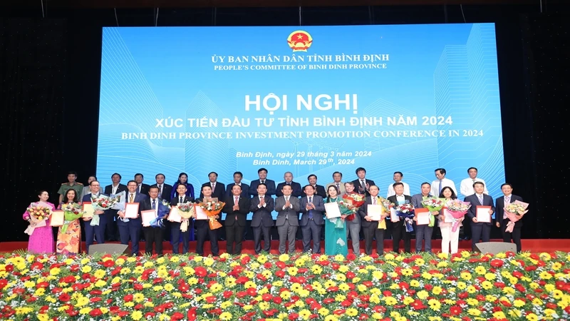 Cooperate to promote investment promotion in Binh Dinh