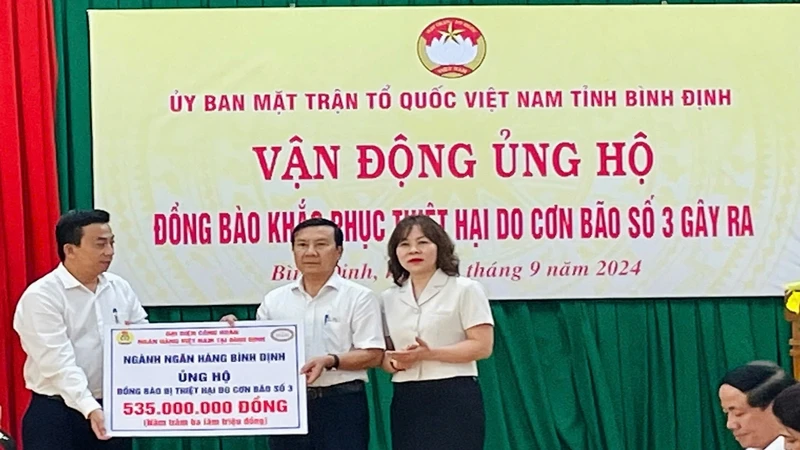 Ủy ban Mặt trận Tổ quốc Việt Nam tỉnh Bình Định vận động ủng hộ đồng bào bị thiệt hại do mưa lũ gây ra.