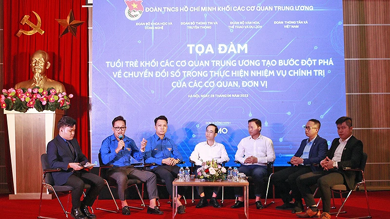 Các đại biểu thảo luận tại Tọa đàm.