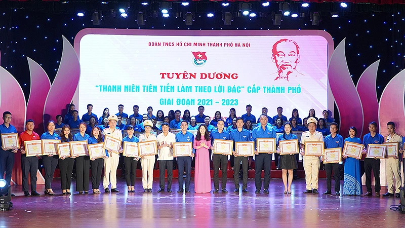 Lễ tuyên dương 69 "Thanh niên tiên tiến làm theo lời Bác” cấp thành phố Hà Nội giai đoạn 2021-2023.
