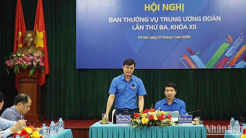 Đồng chí Bùi Quang Huy điều hành Hội nghị.