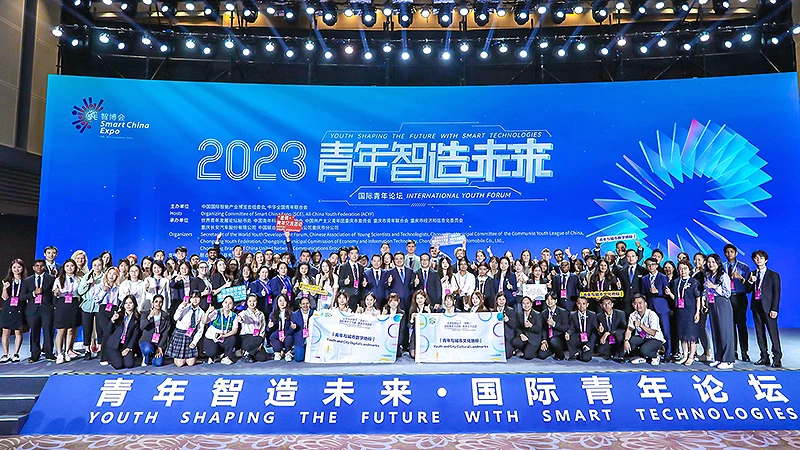 Đoàn đại biểu thanh niên các quốc gia tại Lễ khai mạc Trại hè thanh niên Thành phố kết nghĩa Bắc Kinh, Trung Quốc năm 2023 và Chương trình trao đổi thanh niên BRICS+.