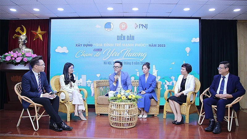 Gia đình hot Tiktoker MC Đức Bảo – Phương Thảo tham gia Diễn đàn.