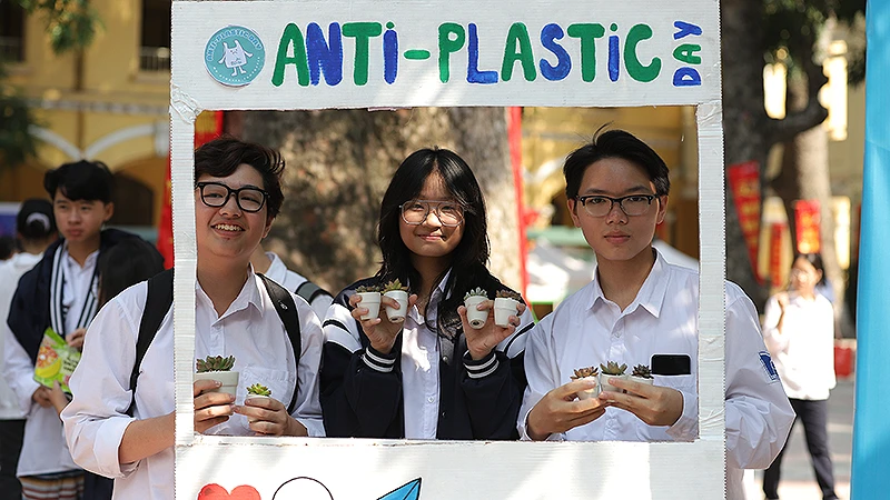 Đông đảo bạn trẻ tham gia Ngày hội Anti Plastic Day.