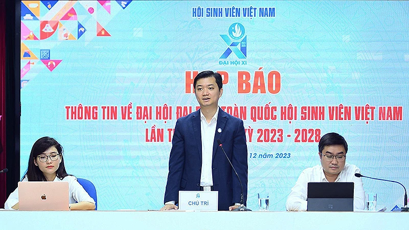Đồng chí Nguyễn Minh Triết thông tin về Đại hội tại họp báo.