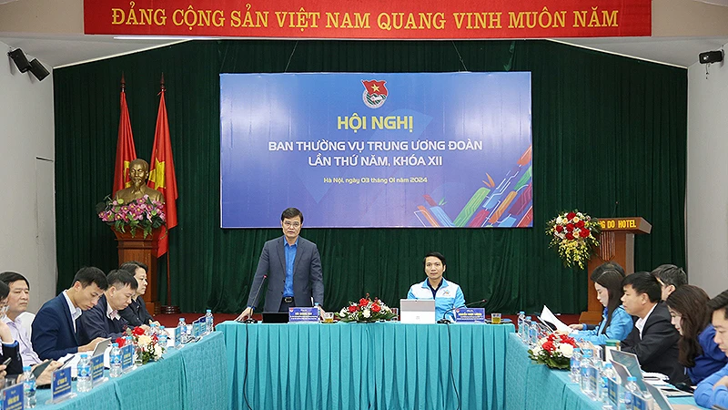 Đồng chí Bùi Quang Huy phát biểu ý kiến tại Hội nghị.