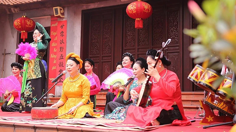Nhiều loại hình ca nhạc truyền thống được tổ chức tại khu di tích lịch sử - văn hóa Bích Câu Đạo Quán trong khuôn khổ sự kiện "Cổ nhạc Kinh Kỳ". 