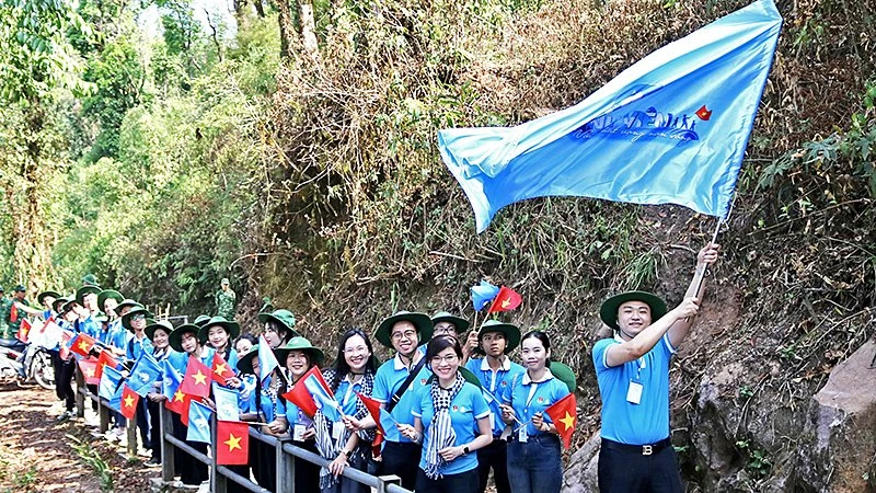 Thanh niên, sinh viên tiêu biểu trên hành trình đến Cột mốc số 0 tại xã Sín Thầu (huyện Mường Nhé, tỉnh Điện Biên). 