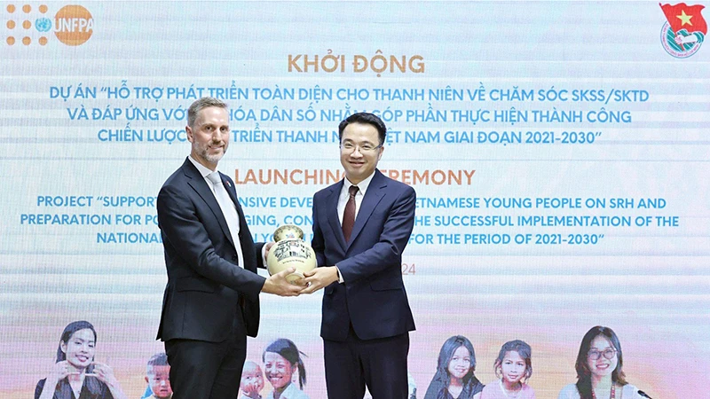 Đại diện Trung ương Đoàn và UNFPA Việt Nam tại Lễ khởi động Dự án.