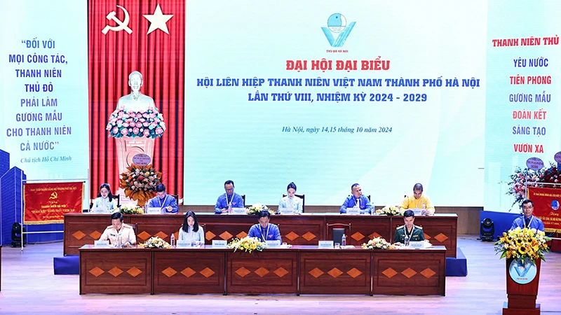 Đoàn Chủ tịch Đại hội đại biểu Hội Liên hiệp Thanh niên thành phố Hà Nội lần thứ VIII.