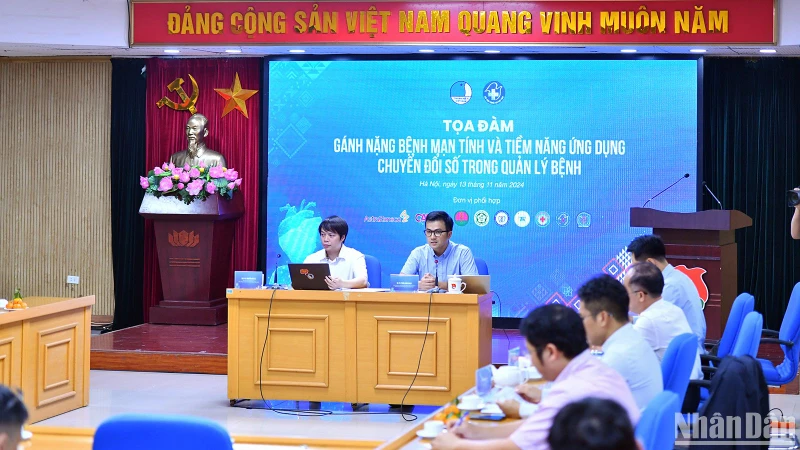 Toàn cảnh Tọa đàm "Gánh nặng bệnh mạn tính và tiềm năng ứng dụng chuyển đổi số trong quản lý bệnh" trong khuôn khổ chương trình Gặp gỡ báo chí công bố kết quả Hành trình "Thầy thuốc trẻ làm theo lời Bác, tình nguyện vì sức khỏe cộng đồng" năm 2024.